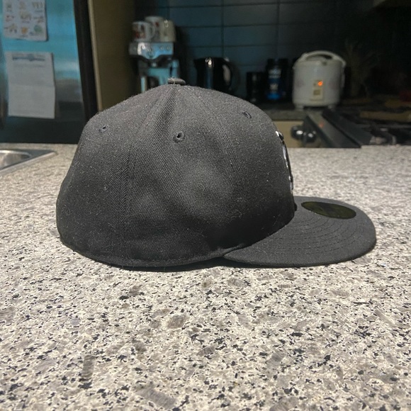 New Era Black Tigers Hat - Picture 4 of 5